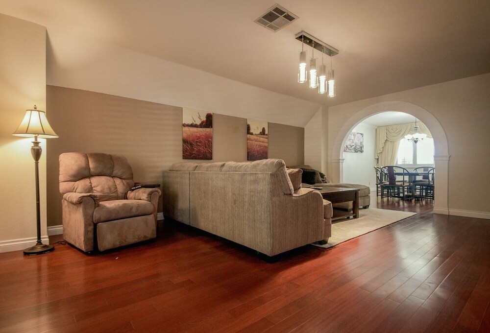 Luxurious 5BR near Las Vegas Strip