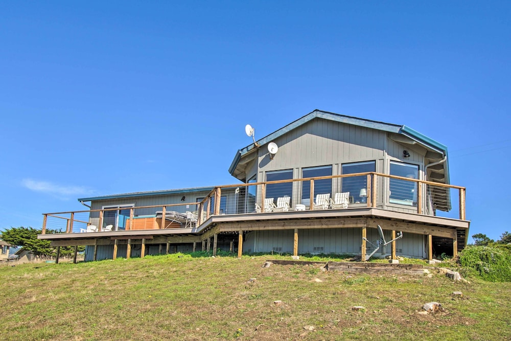 Spectacular Ocean View Retreat with Hot Tub in Manchester, United States