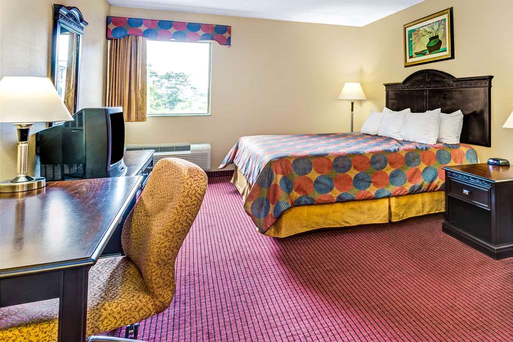 Days Inn & Suites by Wyndham Jeffersonville IN - photo 9