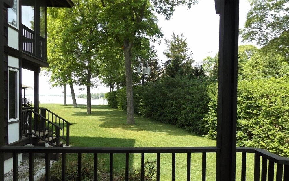 Dering Harbor Inn - photo 52