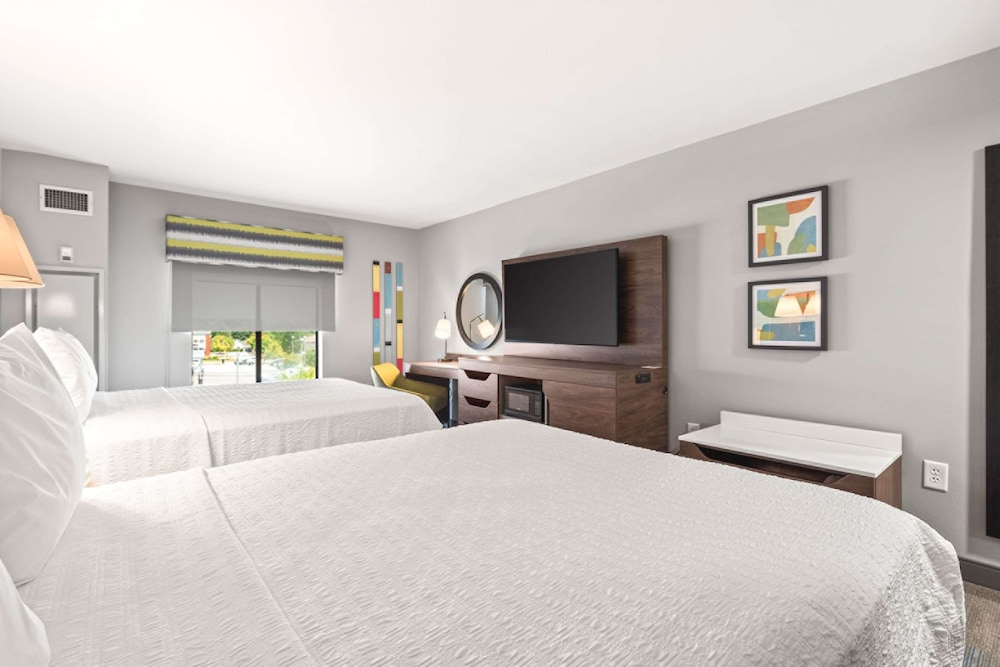Hampton Inn Columbus North - photo 14