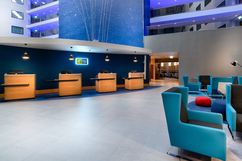 Holiday Inn Express London Heathrow T4 by IHG - carbon neutral hotel in Hounslow