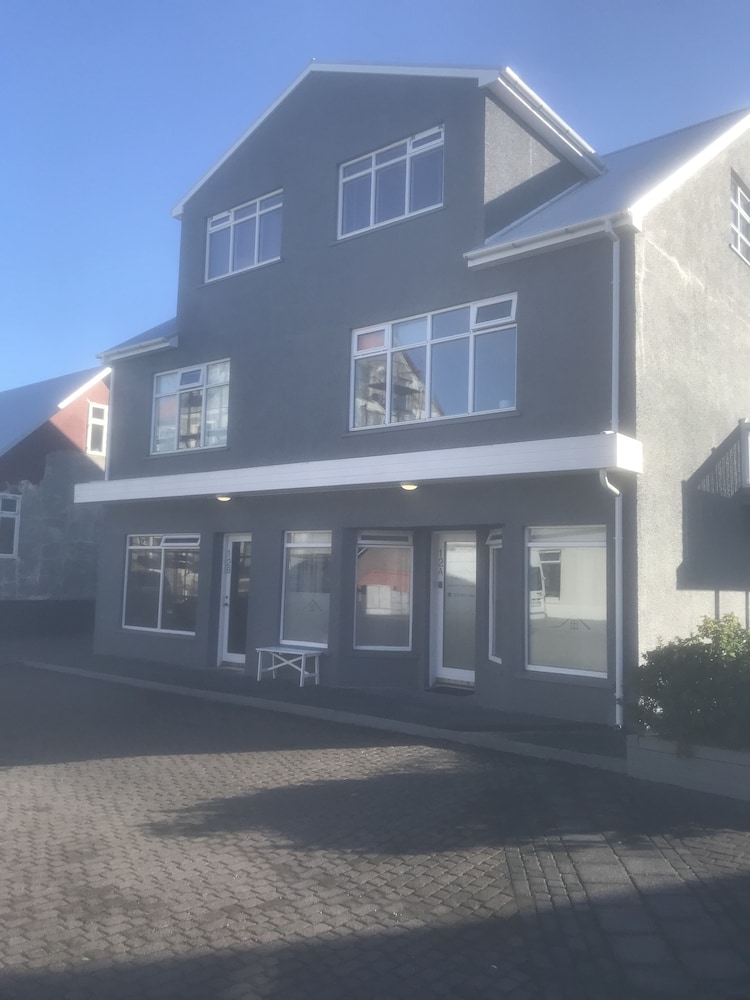 Svitan Guesthouse & Apartments