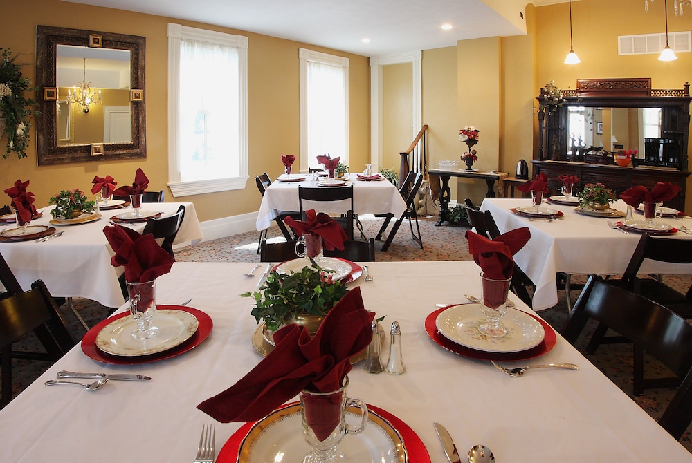 Homestead House B&B — 4-Star Luxury Hotel in Willoughby, United States