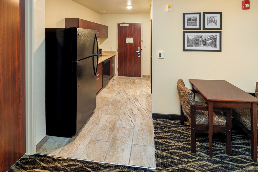 Cobblestone Inn & Suites Fairfield Bay - photo 18