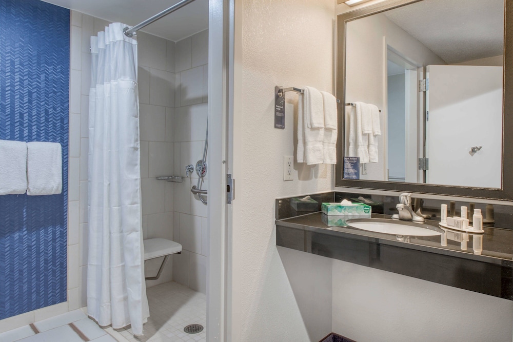 Fairfield Inn By Marriott Raleigh Crabtree - photo 23