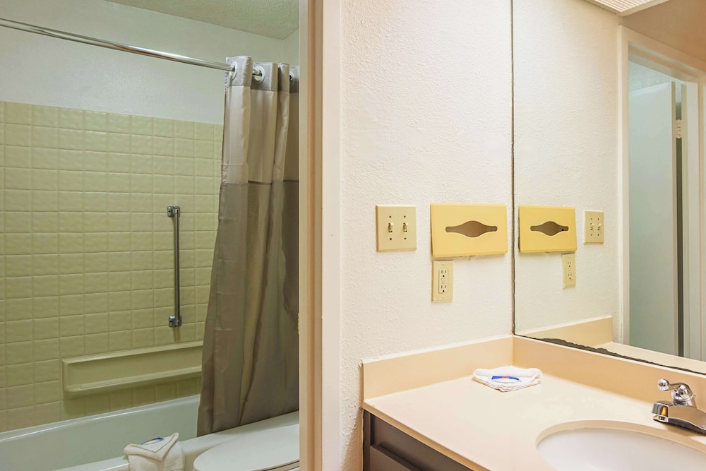 Motel 6 Newnan GA - photo 24