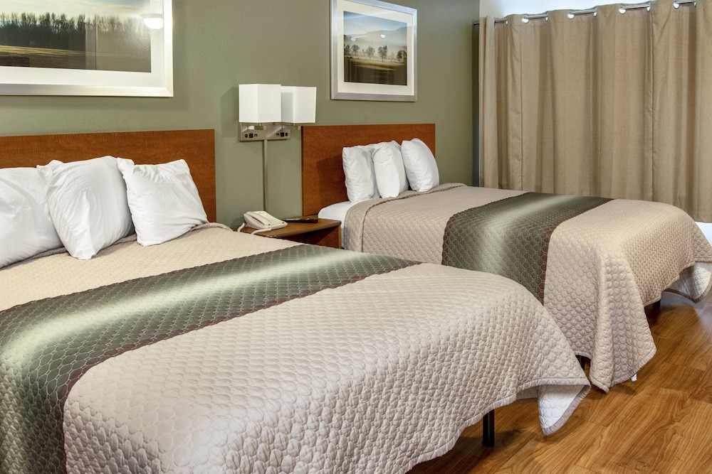 HomeTowne Studios by Red Roof Salem OR in Salem, United States