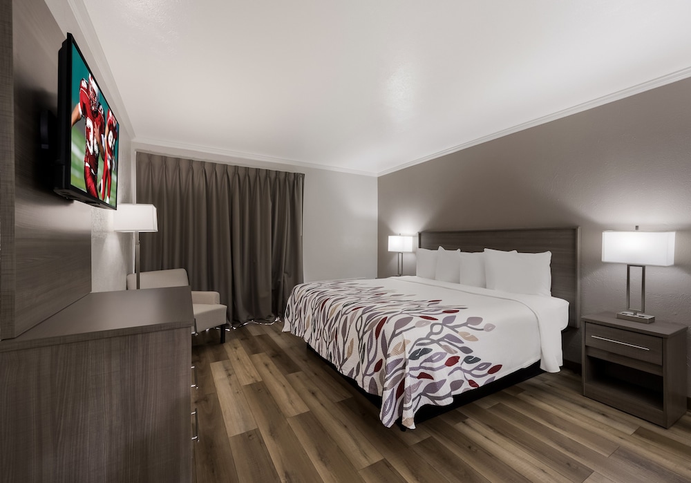 Red Roof Inn Madisonville - photo 17