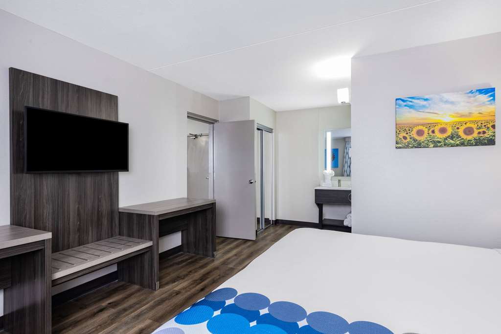 Wingate by Wyndham Wichita Airport - photo 23