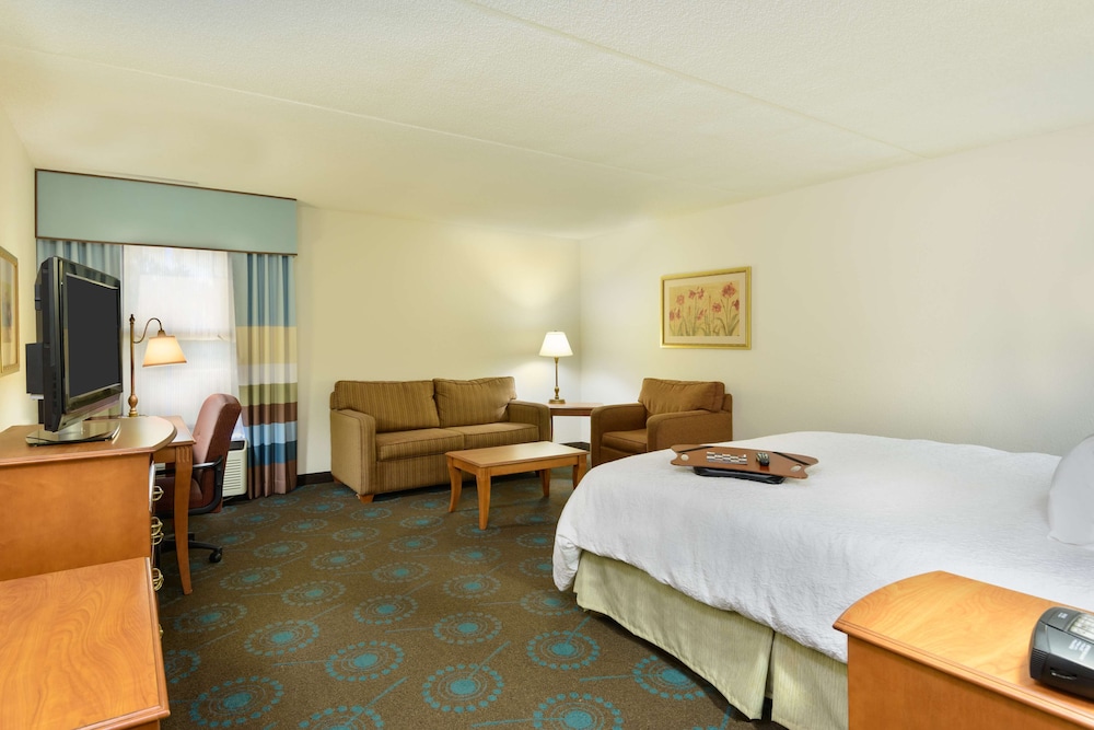 Hampton Inn Mt. Vernon - photo 11
