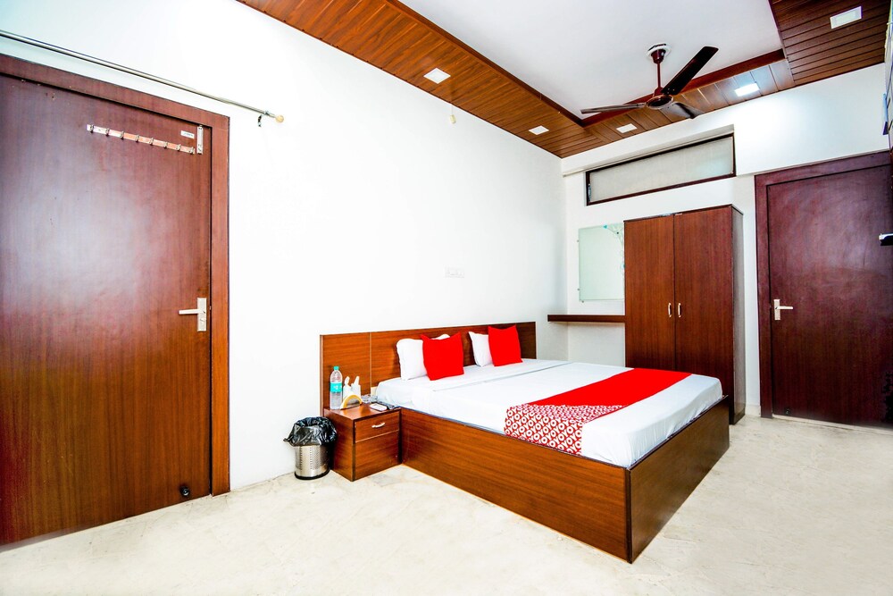 OYO 36683 Hotel Mubarak - carbon neutral hotel in Bhiwani
