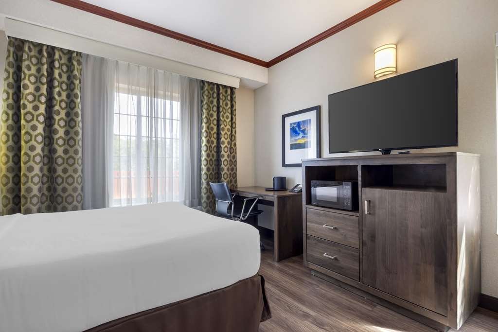 Best Western Plus Northwind Inn & Suites - photo 20
