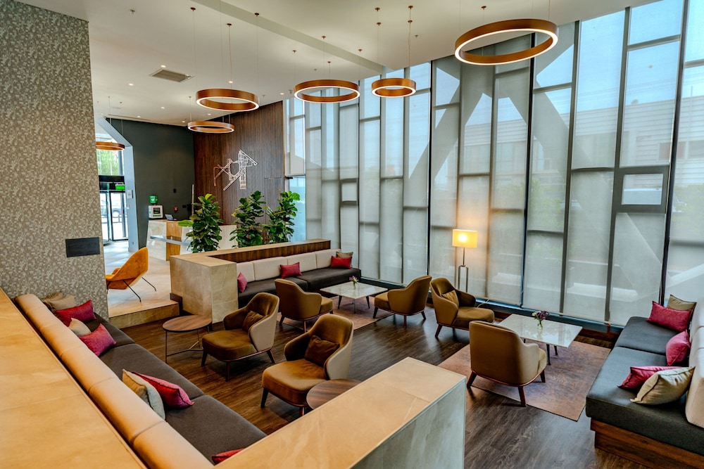 Courtyard by Marriott Santiago Airport — 4-Star Luxury Hotel in Santiago, Chile