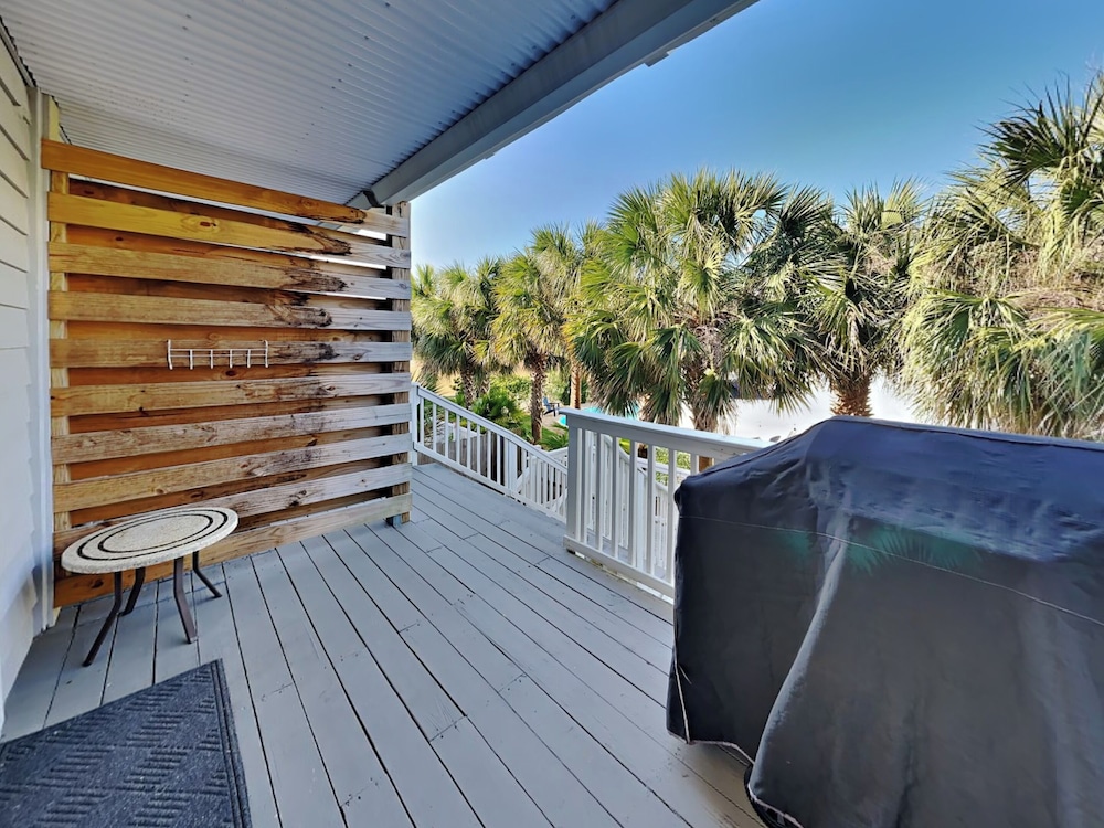Grande Belle — 4-Star Luxury Hotel in Navarre, United States