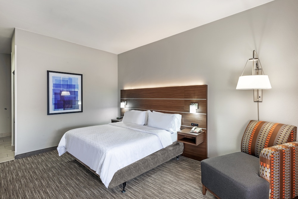 Holiday Inn Express Hotel and Suites Pryor by IHG - photo 18