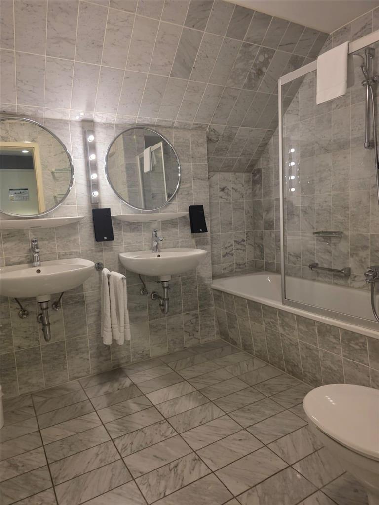 suite bath room relexa waldhotel stuttgart