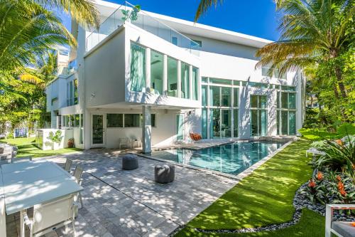 Villa Loggia Oasis Luxurious 6BD 7BA with Resort Style Pool - photo 23