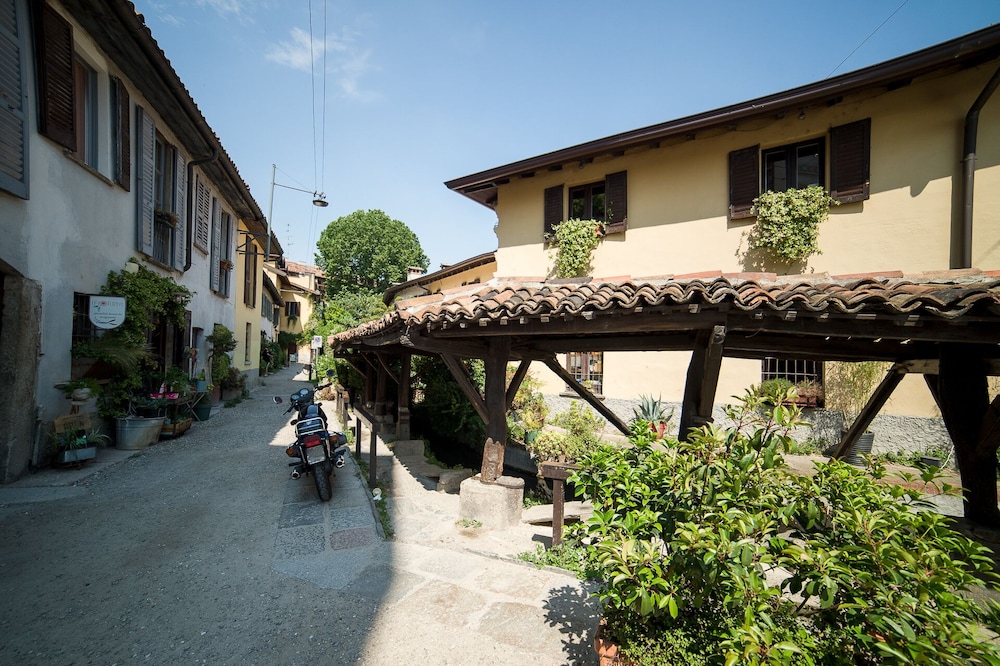 HBHALL Navigli 2 Apartment — 4-Star Luxury Hotel in Milan, Italy