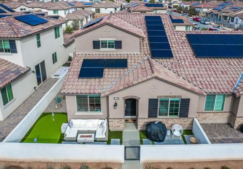 Walk To Pga West Pool Bbq Gym — 4-Star Luxury Hotel in La Quinta, United States