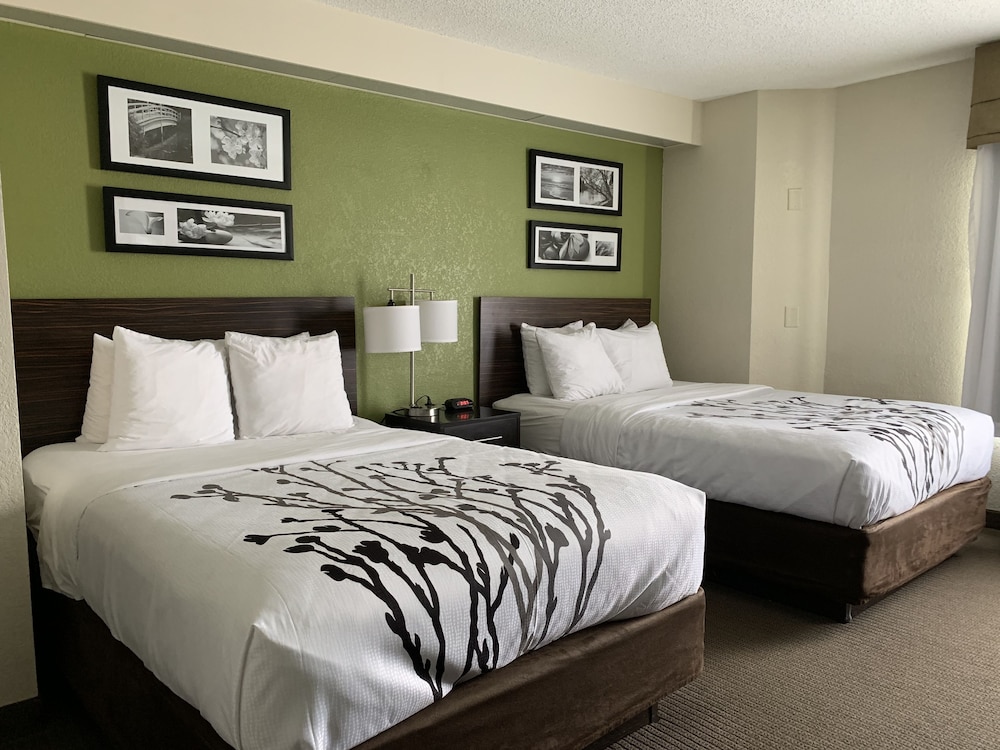 Spark by Hilton Louisville Airport - photo 12