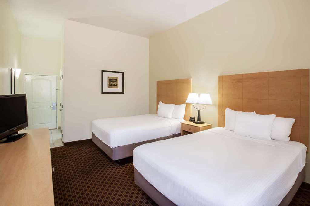 La Quinta Inn & Suites by Wyndham Odessa North - photo 15