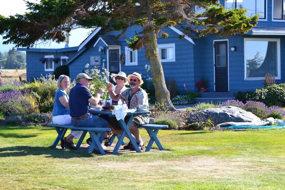 Juan de Fuca Waterfront Hotel & Cottages - photo 25