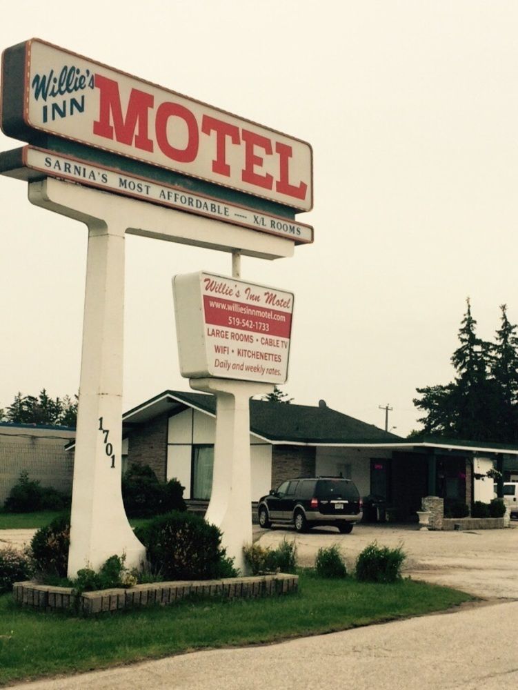 Willie’s Inn Motel in Sarnia, Canada