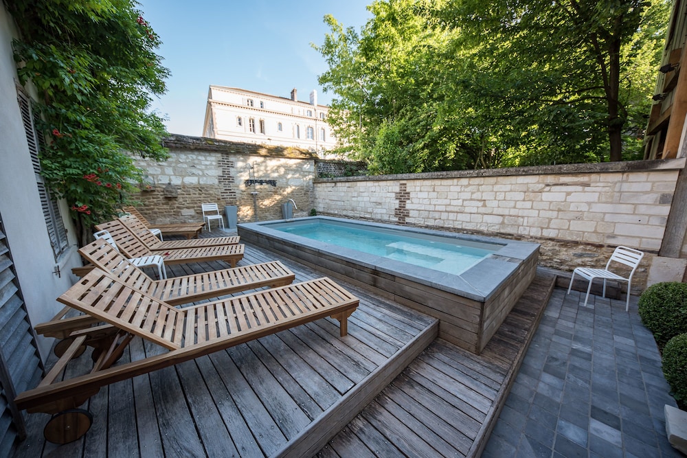 Le Champ des Oiseaux Hôtel & Spa — 4-Star Luxury Hotel in Troyes, France