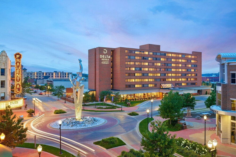 Delta Hotels by Marriott Muskegon Convention Center - carbon neutral hotel in Muskegon