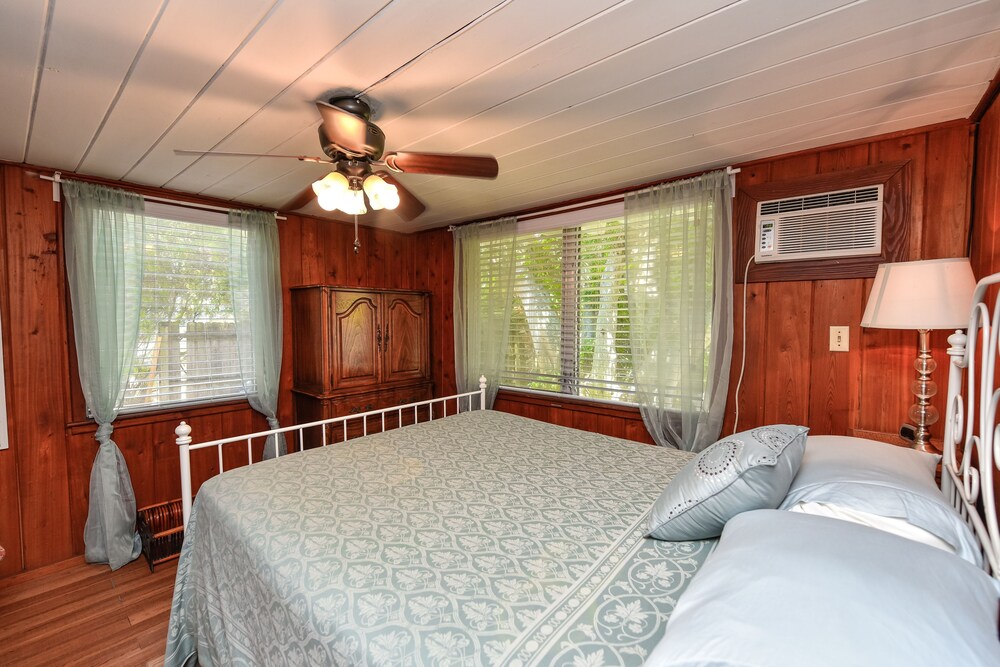 Banana Cabana and Cottage - photo 2