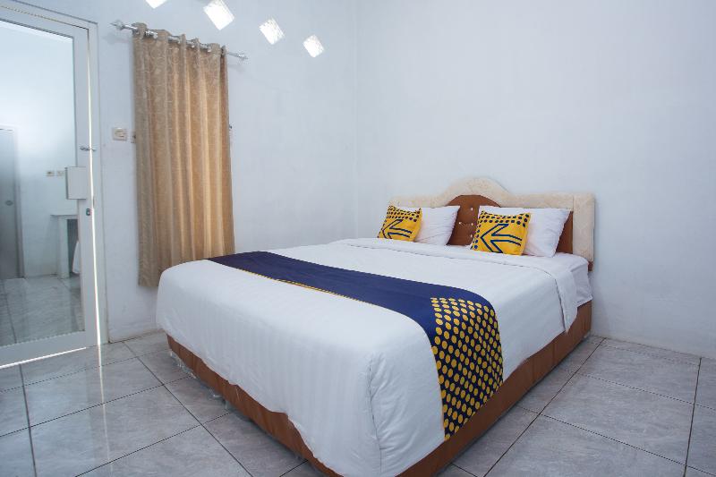 Spot On 3119 Hotel Kurnia — hotel in Rembang