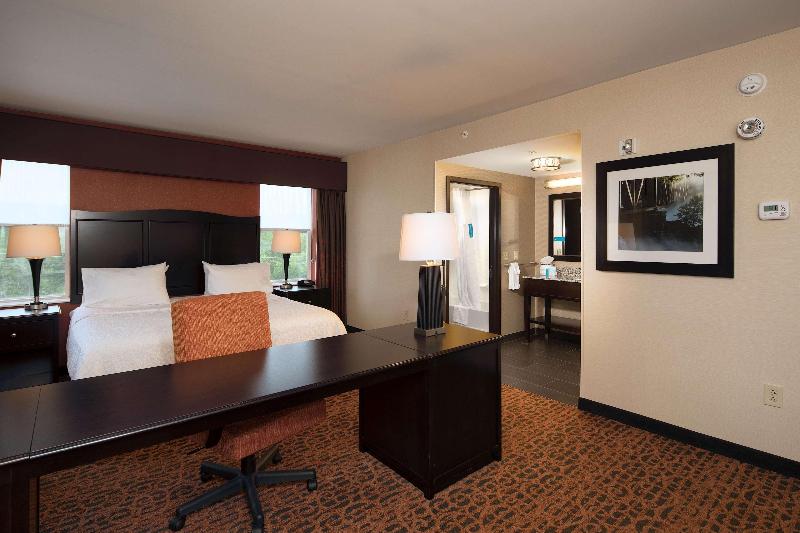 Hampton Inn Lewiston Auburn - photo 35