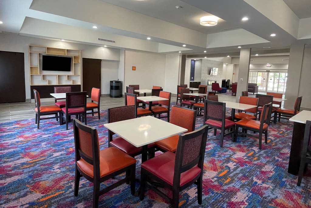 La Quinta Inn and Suites by Wyndham Schertz San Antonio Selma - photo 19