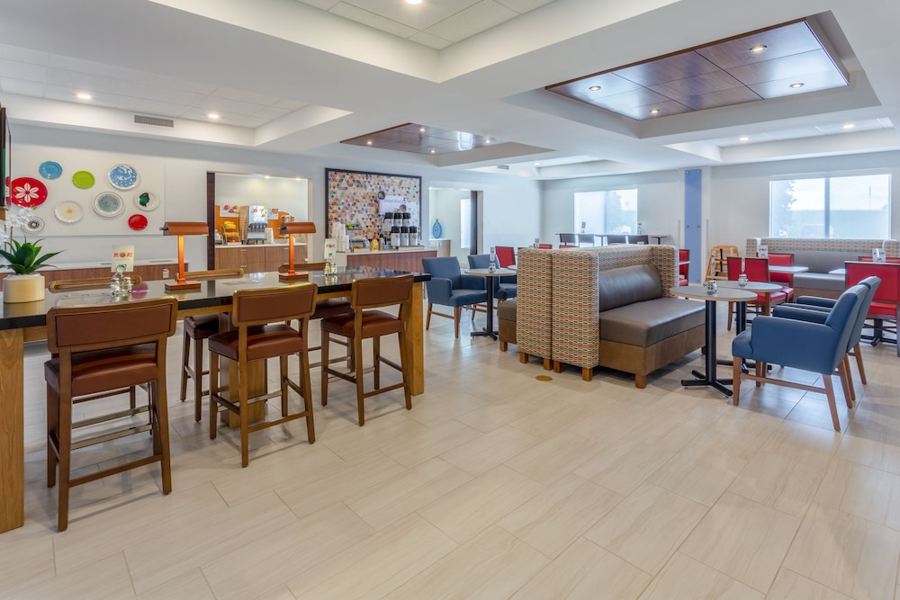 Holiday Inn Express & Suites Vandalia by IHG - photo 36