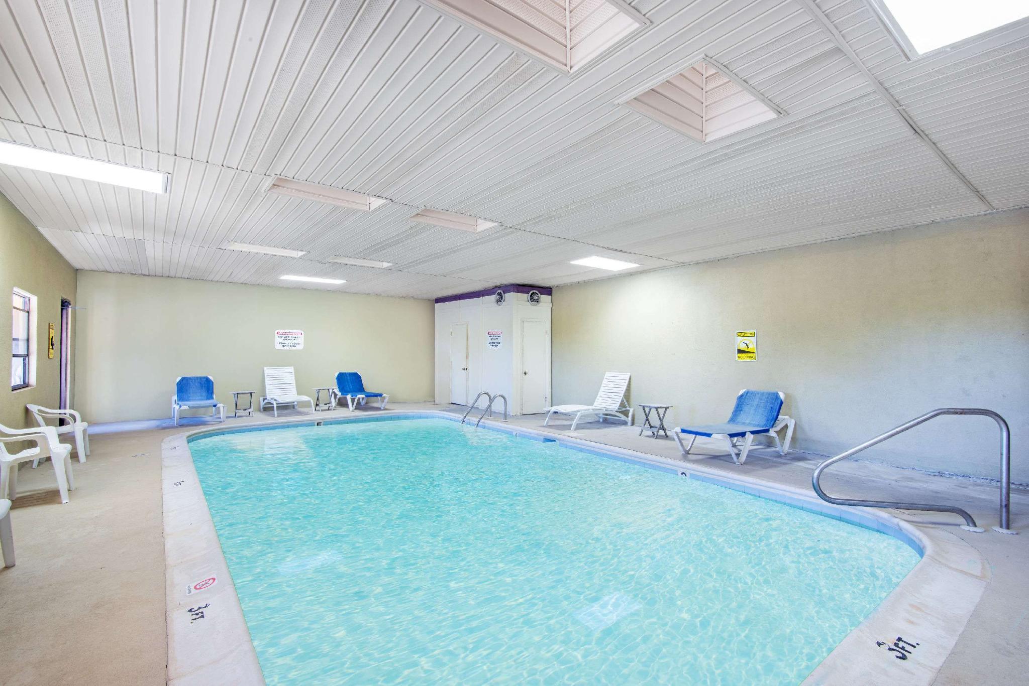 Days Inn Opelika - photo 7