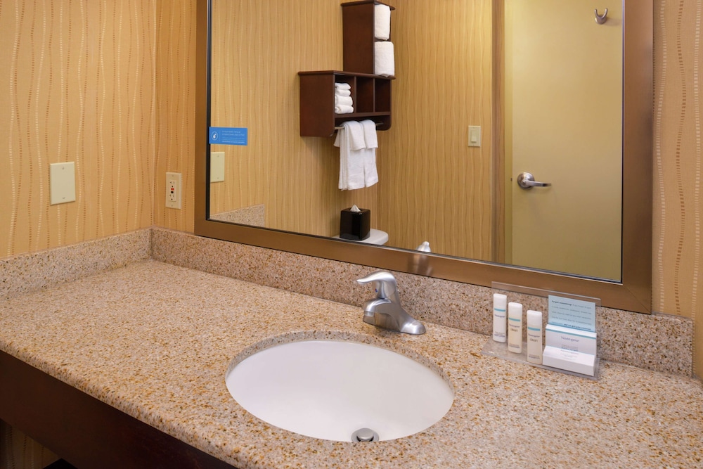 Hampton Inn Frederick - photo 21