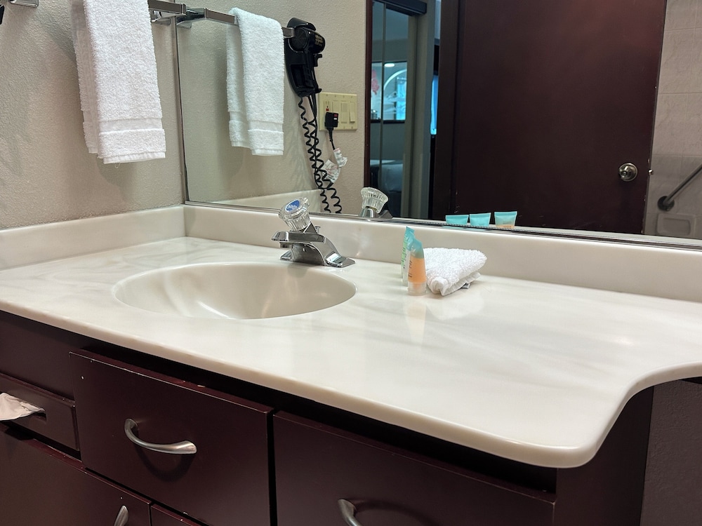 Sojourn Suites Portland Airport - photo 17