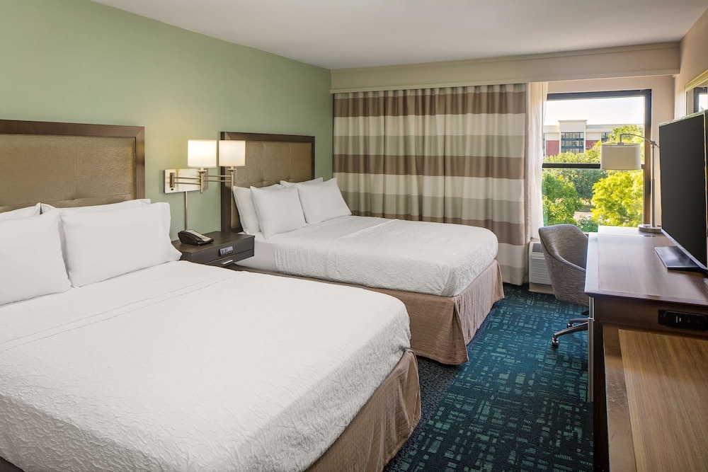 Hampton Inn & Suites Nashville Airport - photo 15