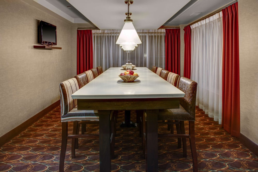Hampton Inn & Suites N. Ft. Worth Alliance Airport - photo 54