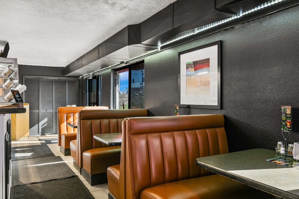Americas Best Value Inn Lincoln Airport - photo 33