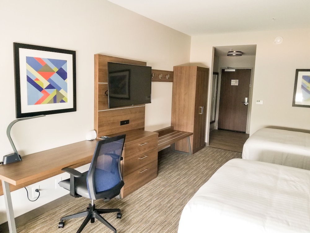 Holiday Inn Express & Suites Charlotte NE University Area by IHG - photo 8