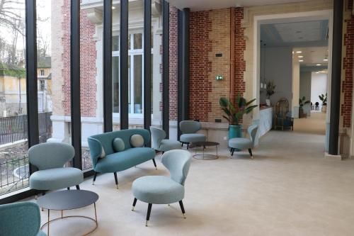 Domitys Résidence Services Seniors Le Parc Des Aubiers in Poissy, France