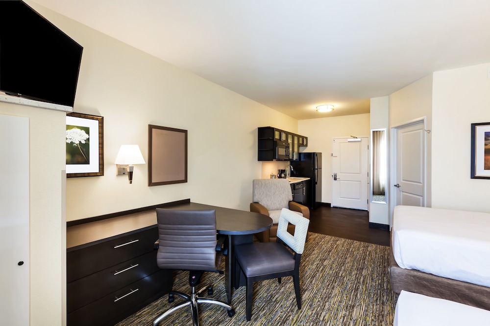 Candlewood Suites Lenexa Overland Park Area - photo 28