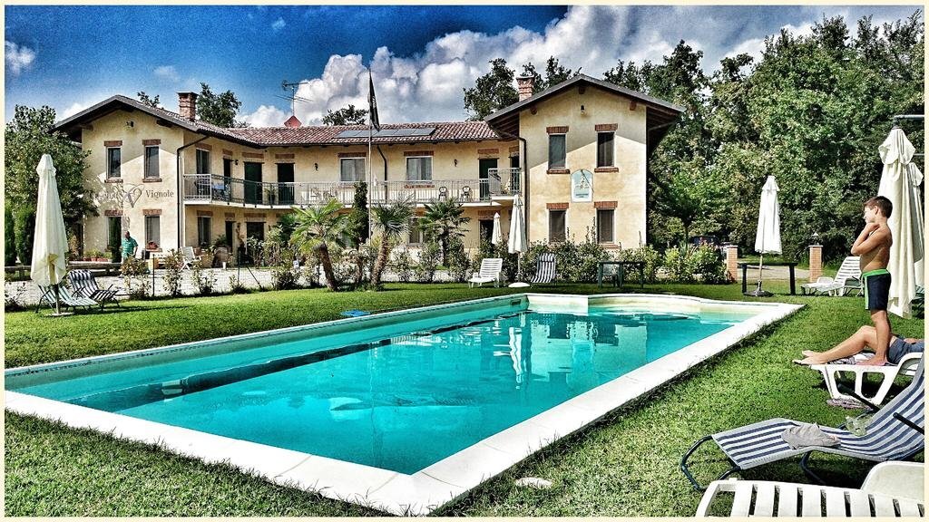 Cascina Vignole — 4-Star Luxury Hotel in Montafia, Italy