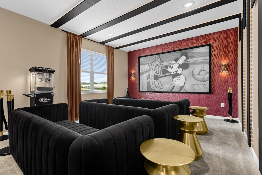 Upstay Theme Rooms Pool Spa Theatre Arcade - photo 4