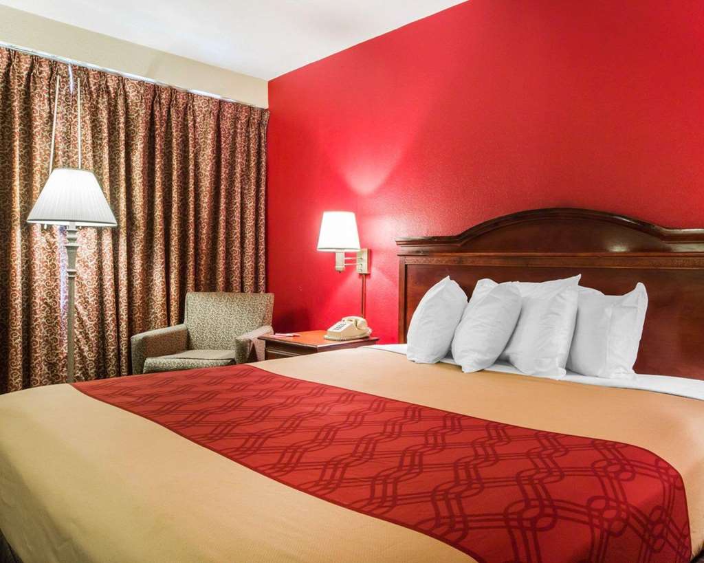 Econo Lodge Atlanta College Park - photo 19