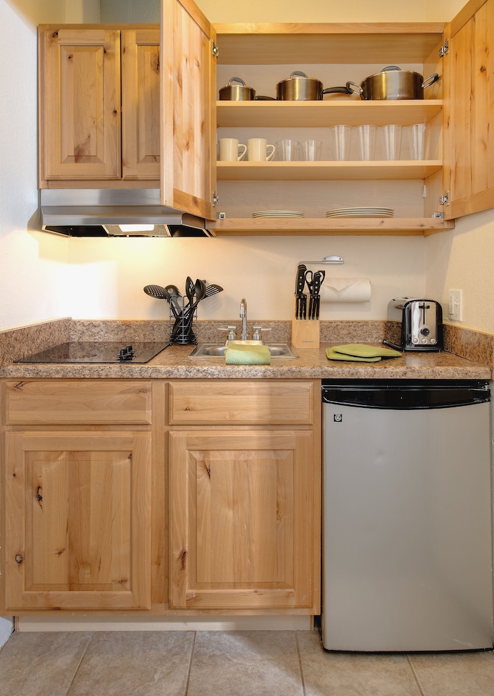 Elk Refuge Inn - photo 8