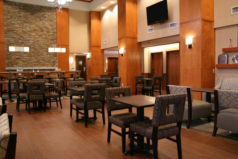 Hampton Inn & Suites Manchester Bedford - photo 28
