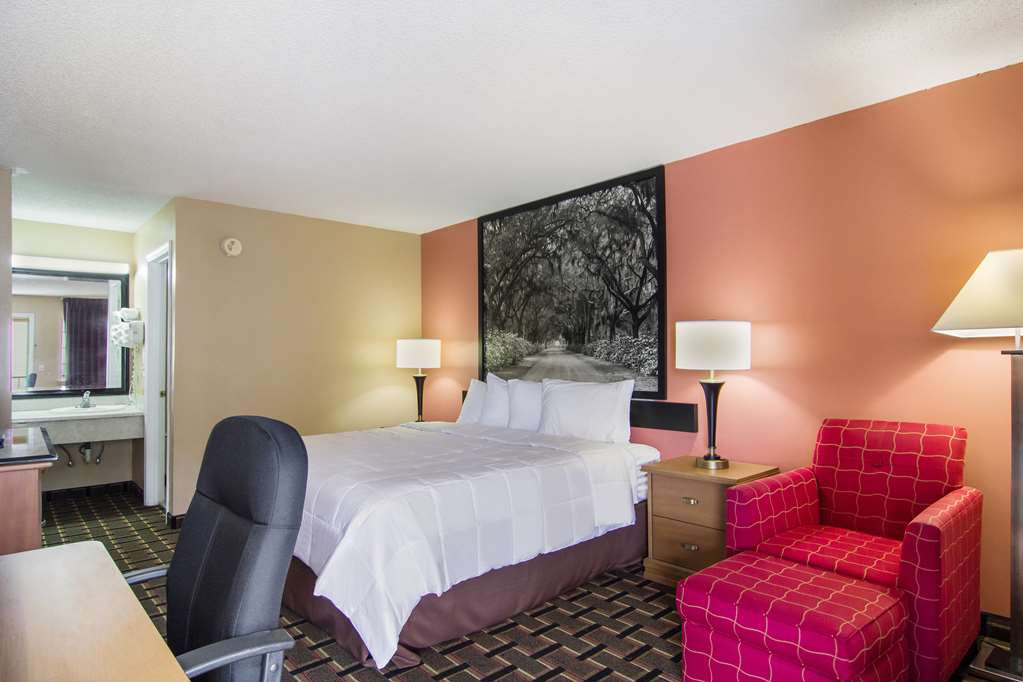 Americas Best Value Inn Darien - photo 23